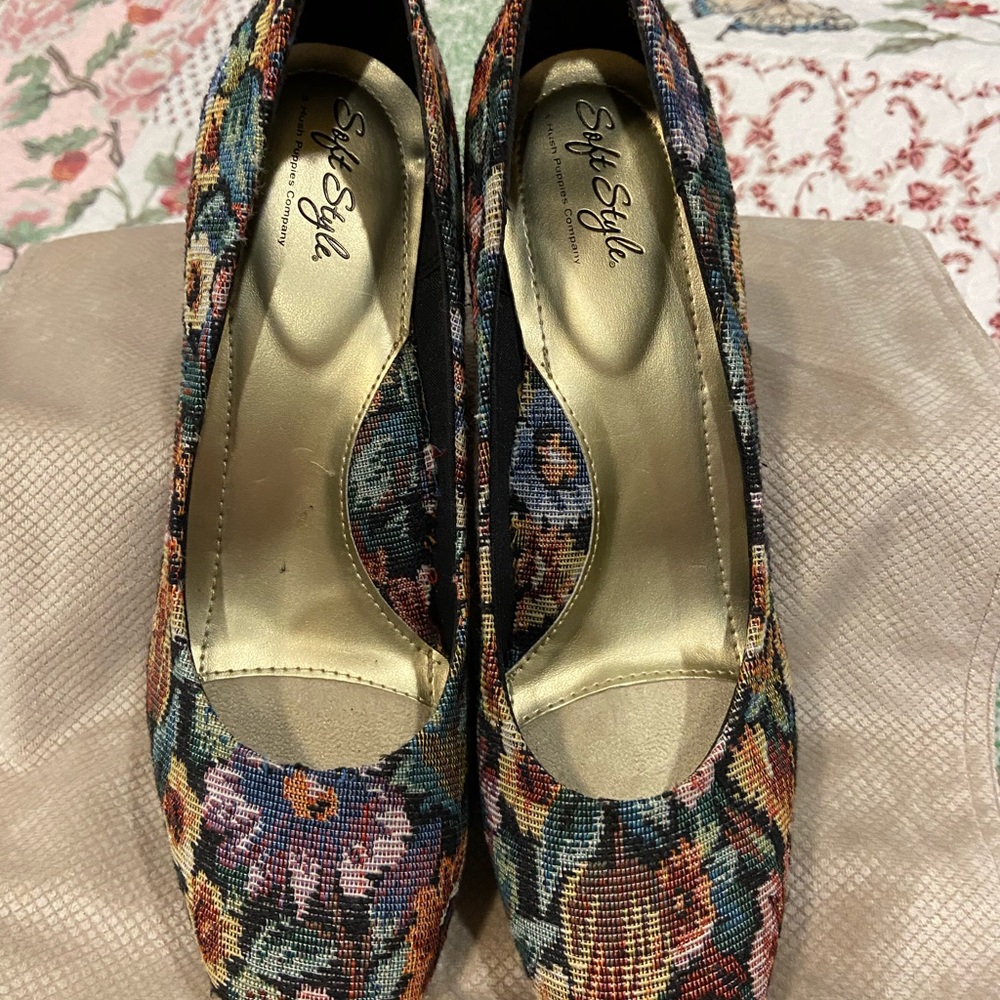 Heels - Picture 5 of 6